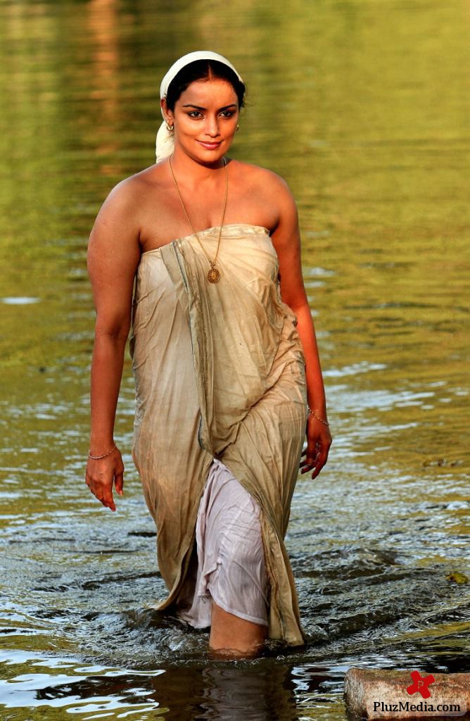 Shweta Menon - Rathi Nirvedam Hot Movie Stills | Picture 80013